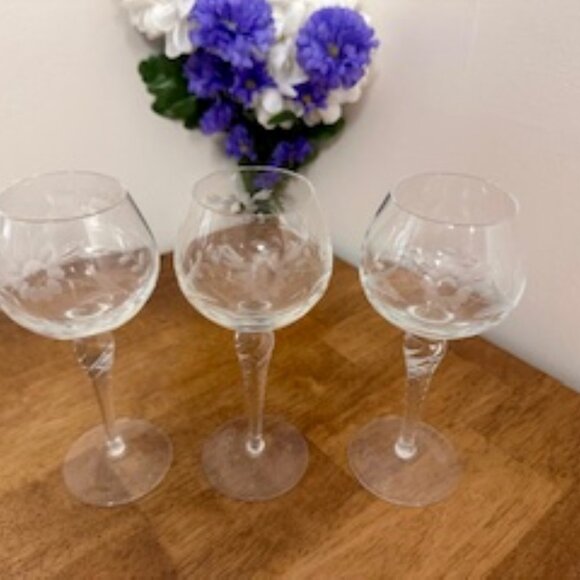 Vintage Etched Floral Crystal Wine Glasses – Clear Stemware with Elegant Twisted - Picture 2 of 6